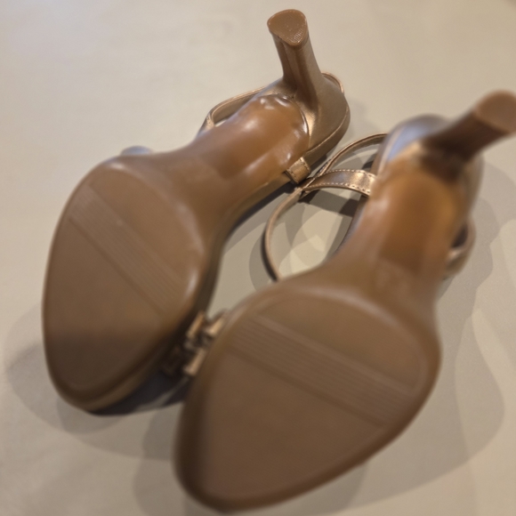 Naturalizer Women's Metallic Bronz Strappy Heels sz6 Like New NON-SMOKING HOME - Picture 3 of 3